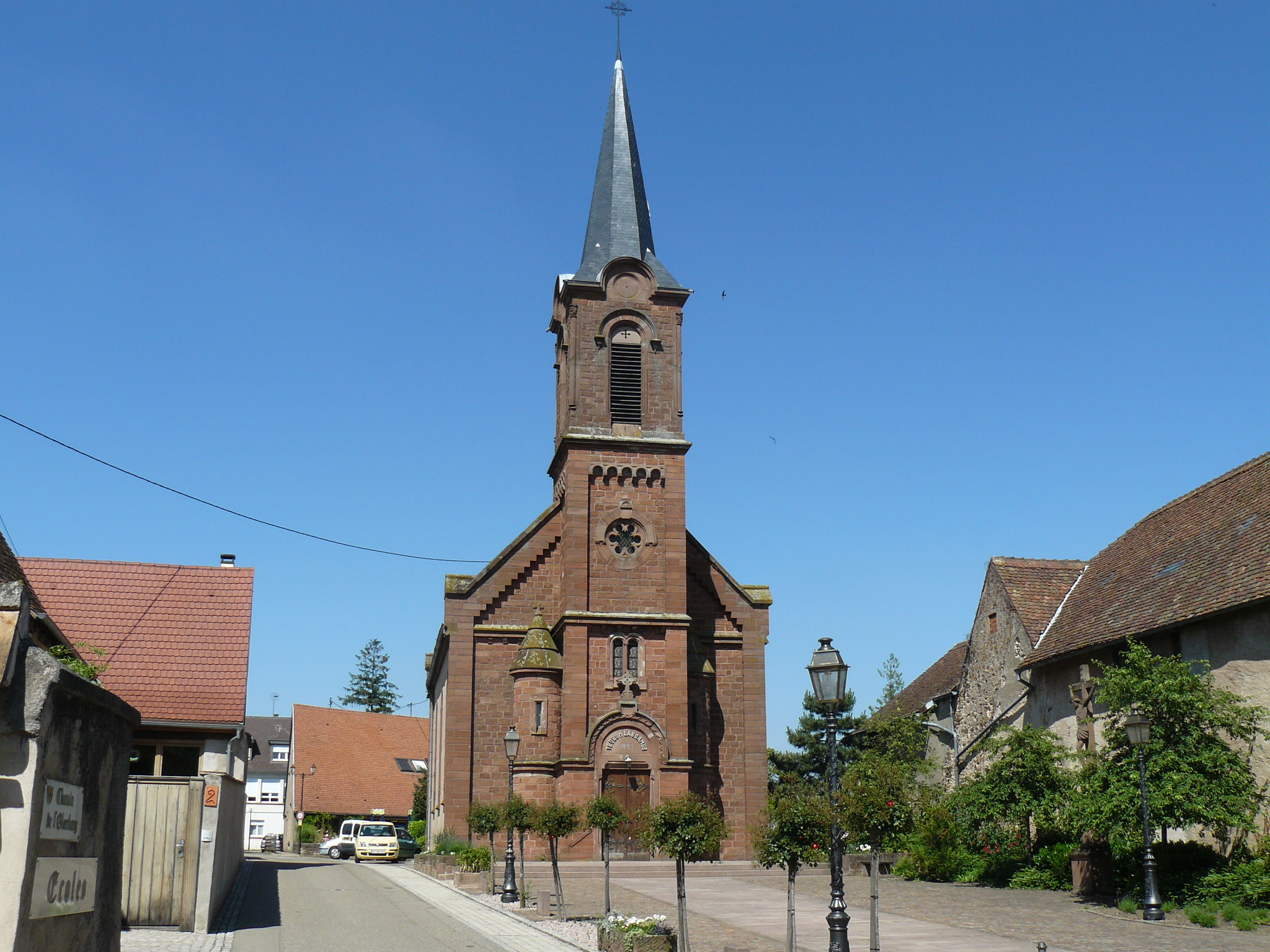 balade au centre de mittelbergheim à proximité de l'église